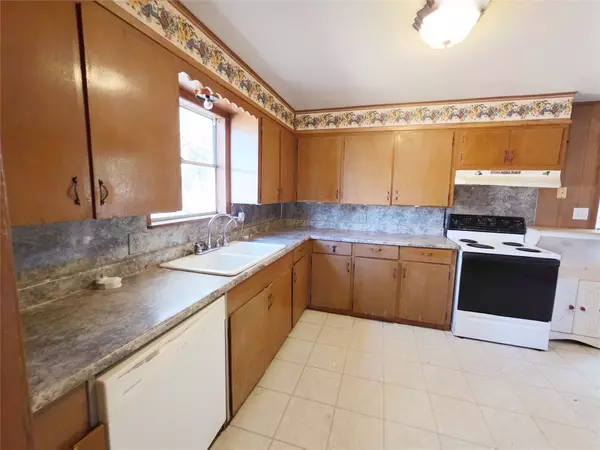 Somerville, TX 77879,111 S Harvey House RD