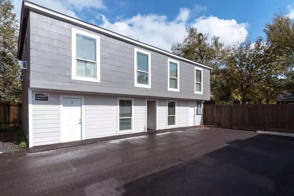 Houston, TX 77023,5327 Bell ST #8