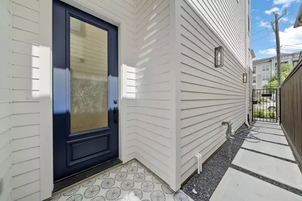 Houston, TX 77008,241 W 26th ST