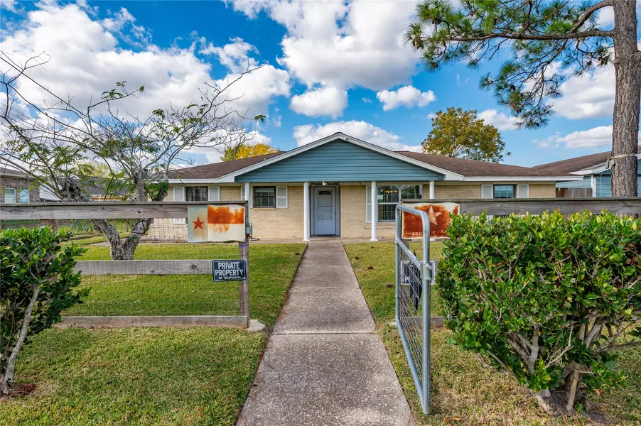 1350 Strawberry ST, League City, TX 77573