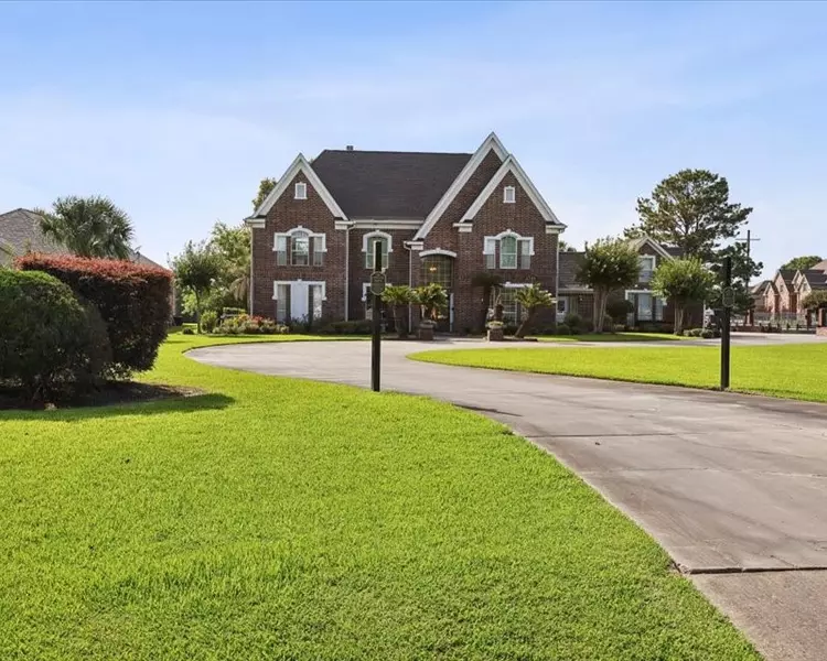 2700 Spurlock RD, Nederland, TX 77627