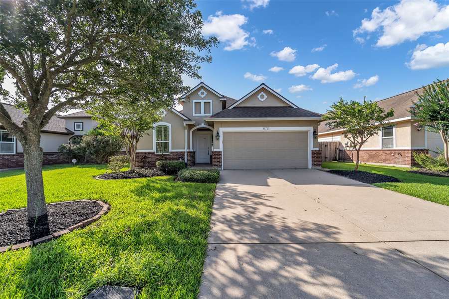 11727 Diamond CT, Mont Belvieu, TX 77535