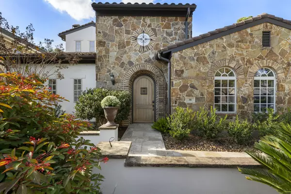 38 N Player Manor CIR, The Woodlands, TX 77382