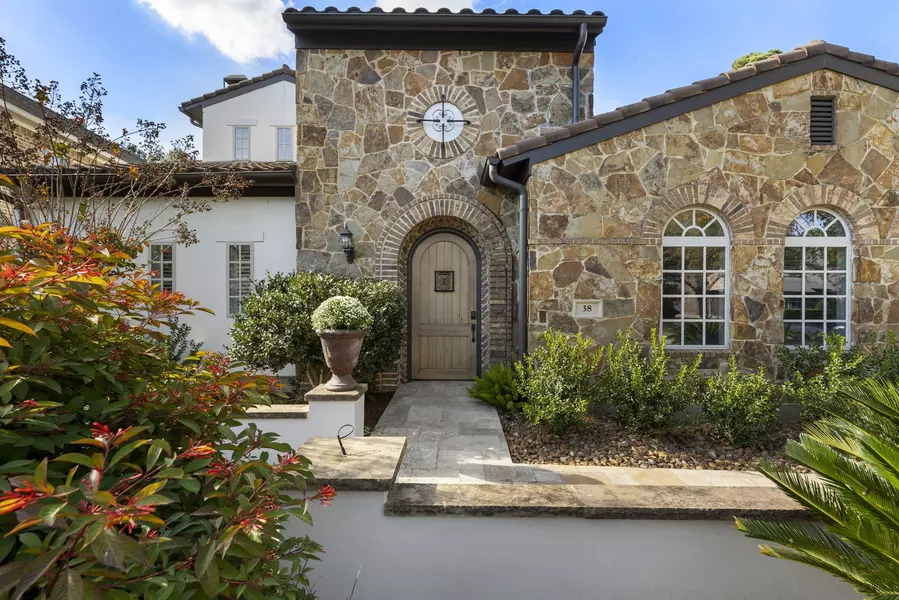 38 N Player Manor CIR, The Woodlands, TX 77382