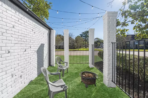 Seabrook, TX 77586,802 Lake Villa DR