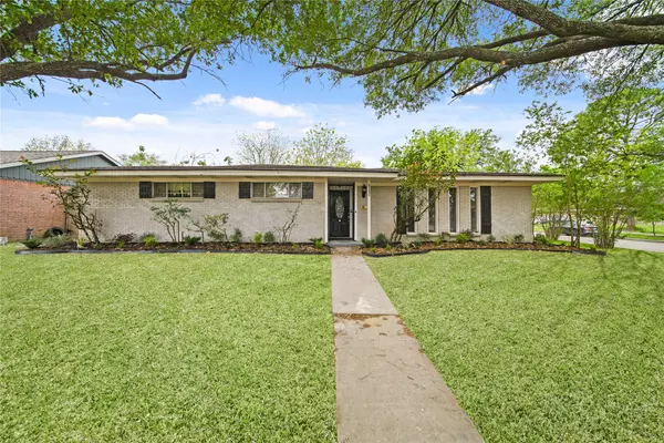 8302 Braeburn Valley DR, Houston, TX 77074