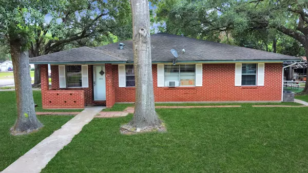 403 S Hill ST #L, Alvin, TX 77511