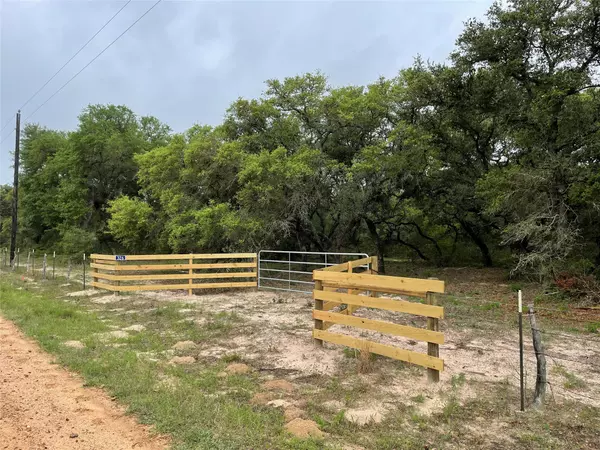 Hallettsville, TX 77964,326 County Road 120