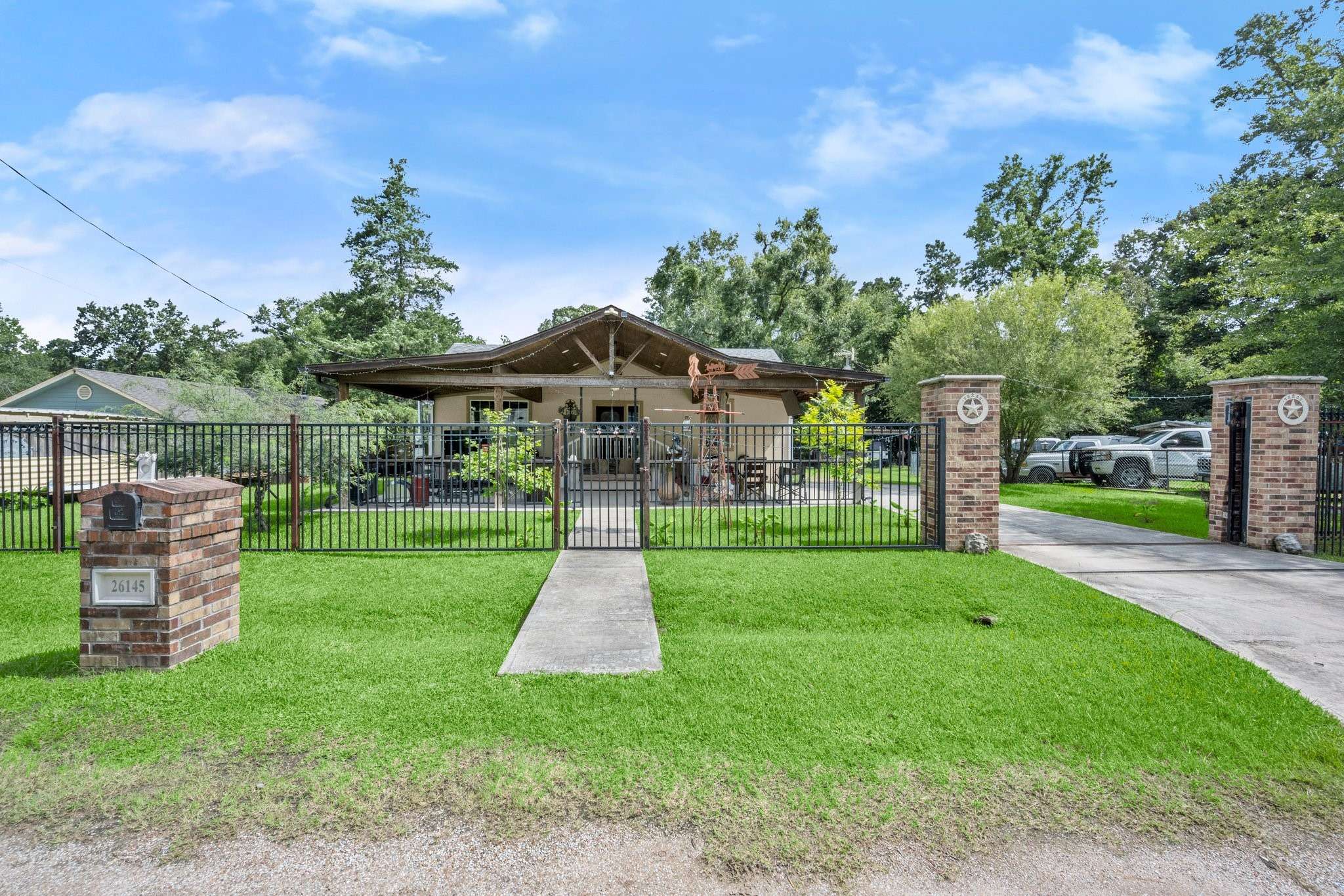 26145 Shadow LN, New Caney, TX 77357