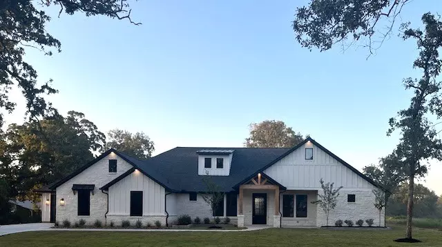 218 N Garrett Circle, Bellville, TX 77418