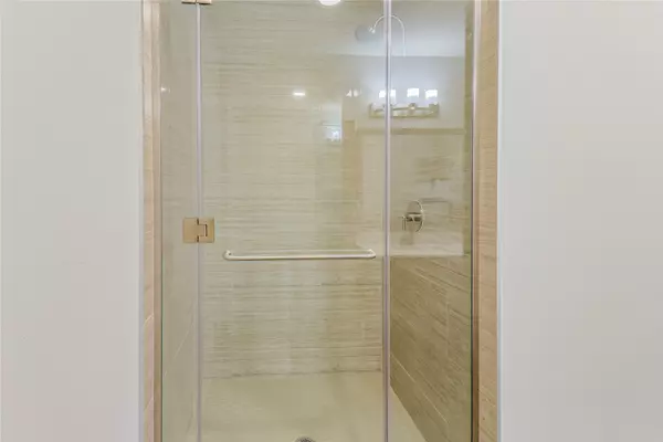 Houston, TX 77057,1414 Woodhollow DR #176