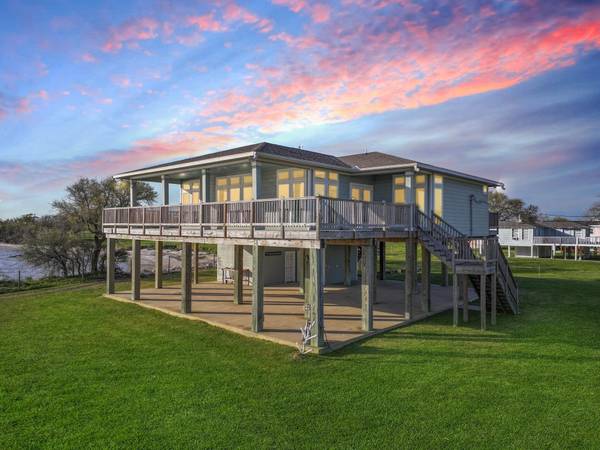 126 Linda ST, Anahuac, TX 77514