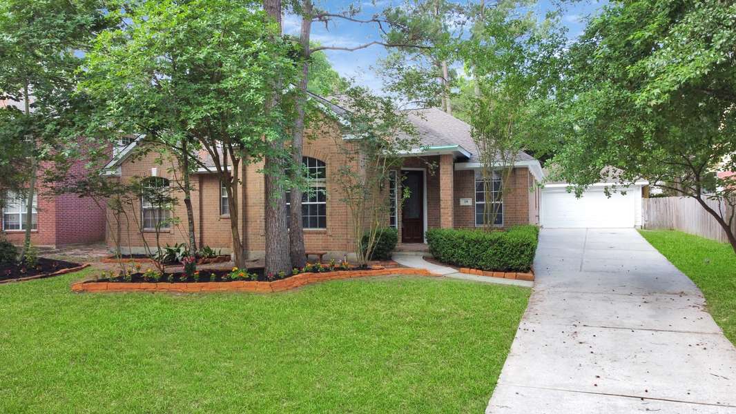19 Long Springs PL, The Woodlands, TX 77382