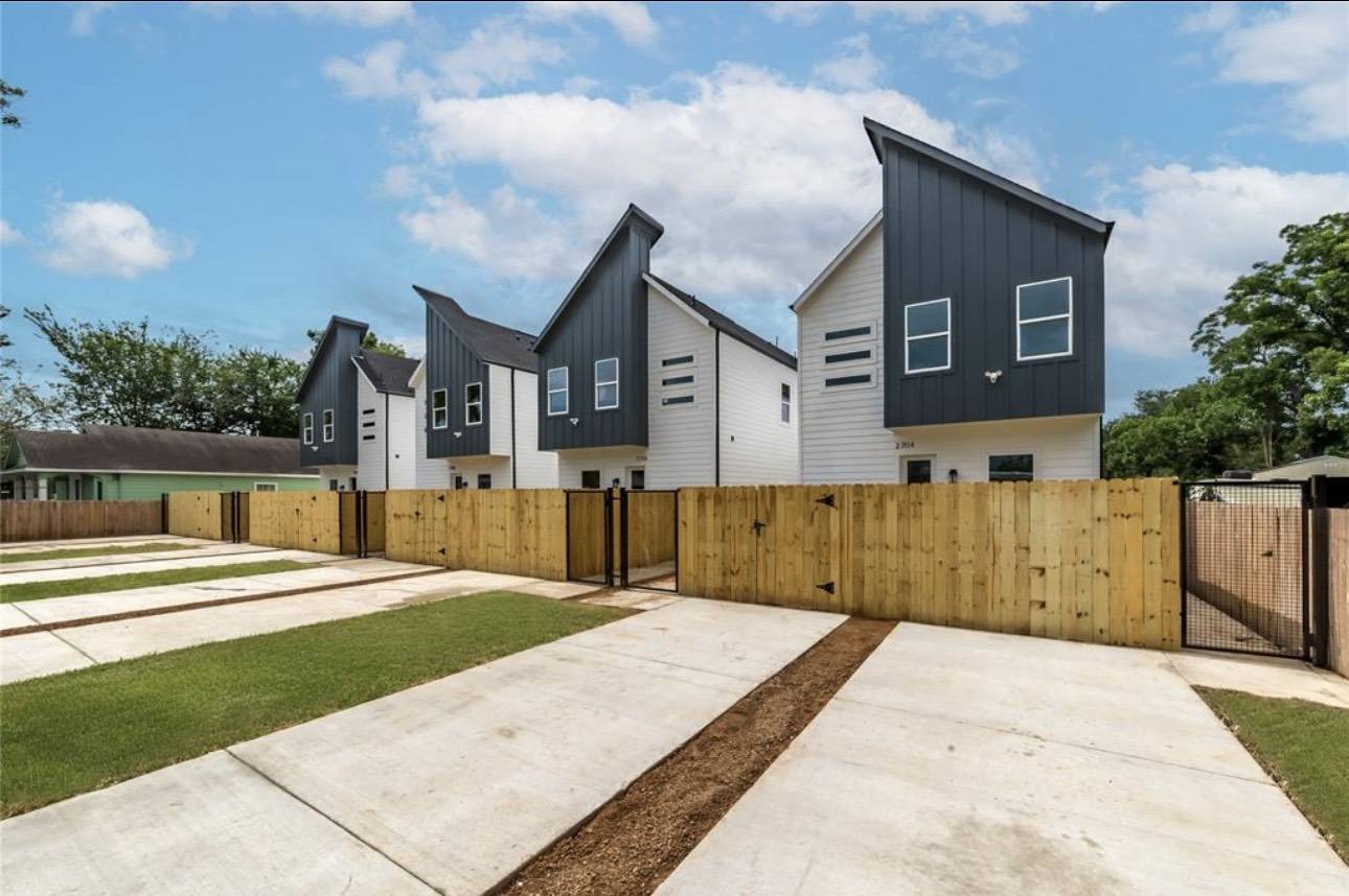 2704 Bostic ST, Houston, TX 77093