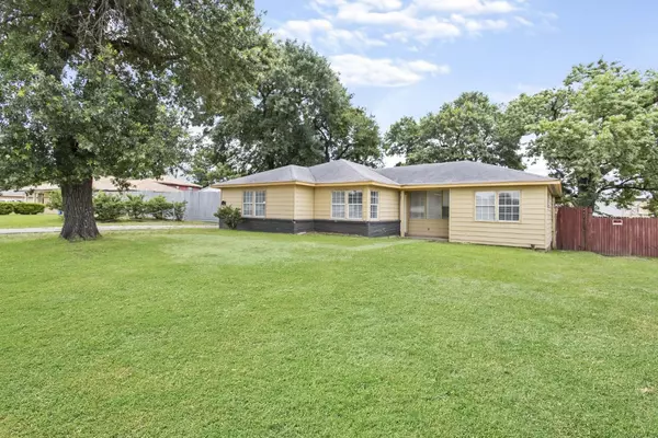 13210 Rockglen ST, Houston, TX 77015