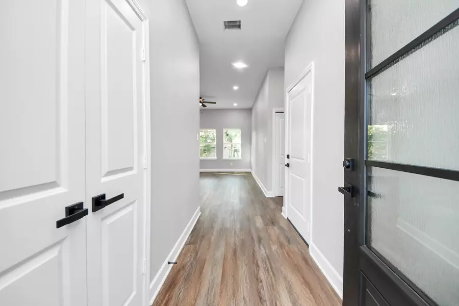 4210 Tavenor LN, Houston, TX 77047