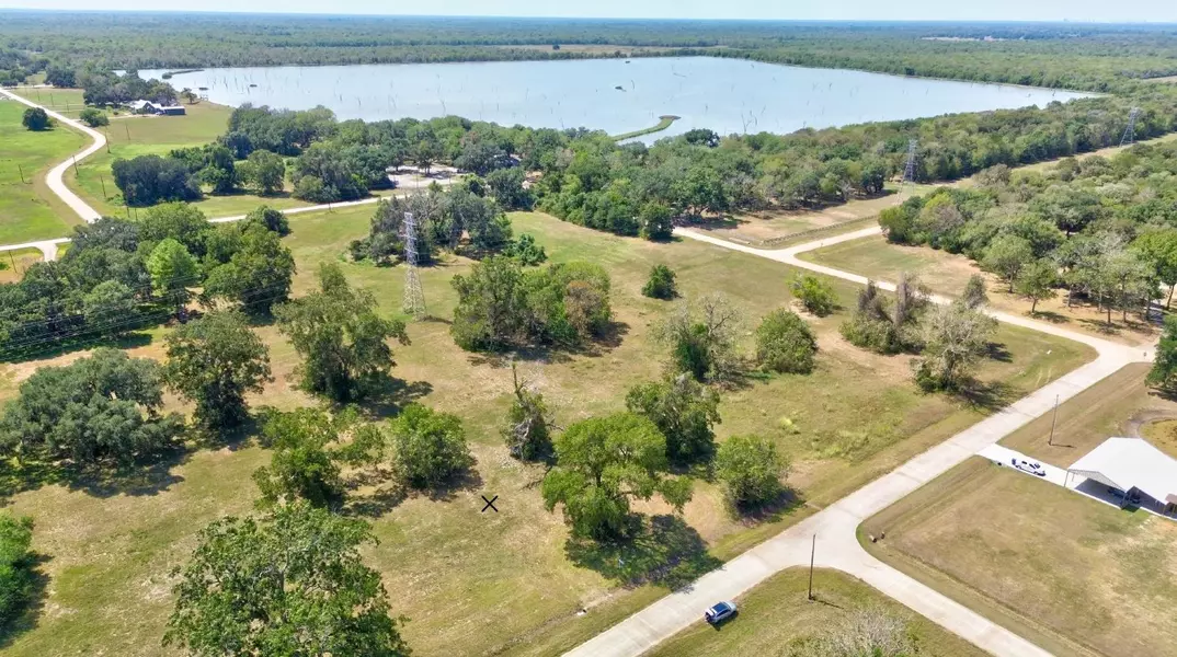 130 Horse Shoe TRL, Angleton, TX 77515