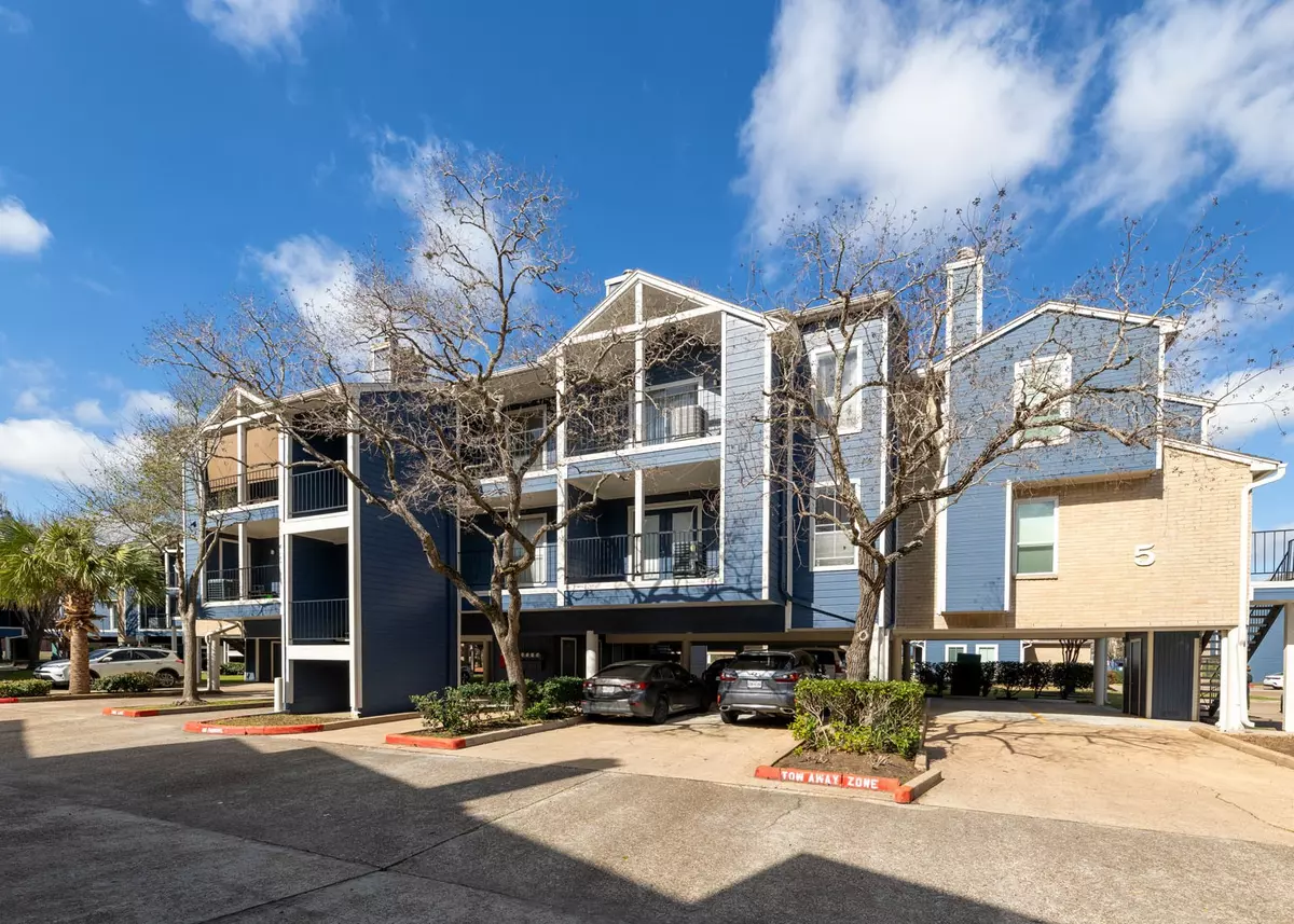 Webster, TX 77058,18511 Egret Bay BLVD #508