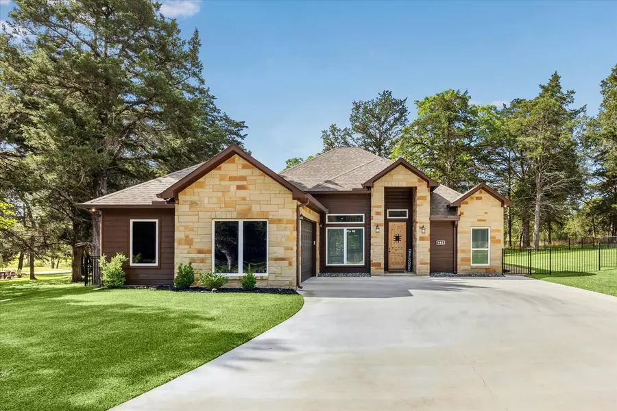 401 Saint Andrews DR, New Ulm, TX 78950