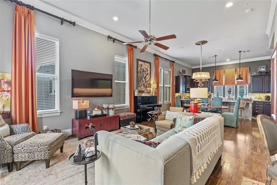 1102 Thompson ST, Houston, TX 77007