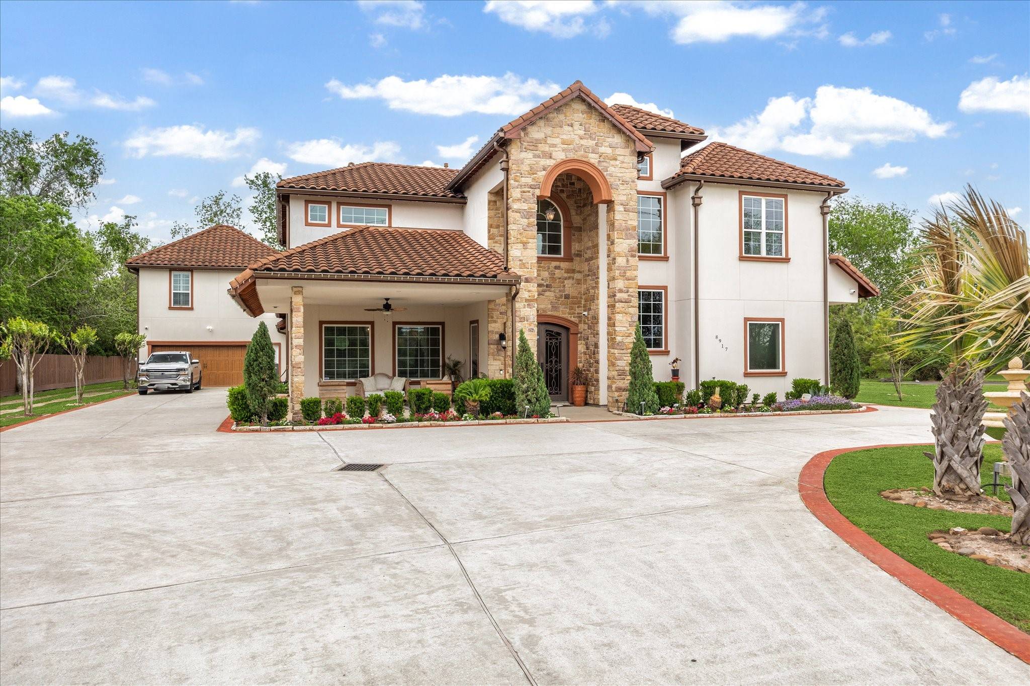 8917 Hawk RD, Pearland, TX 77584