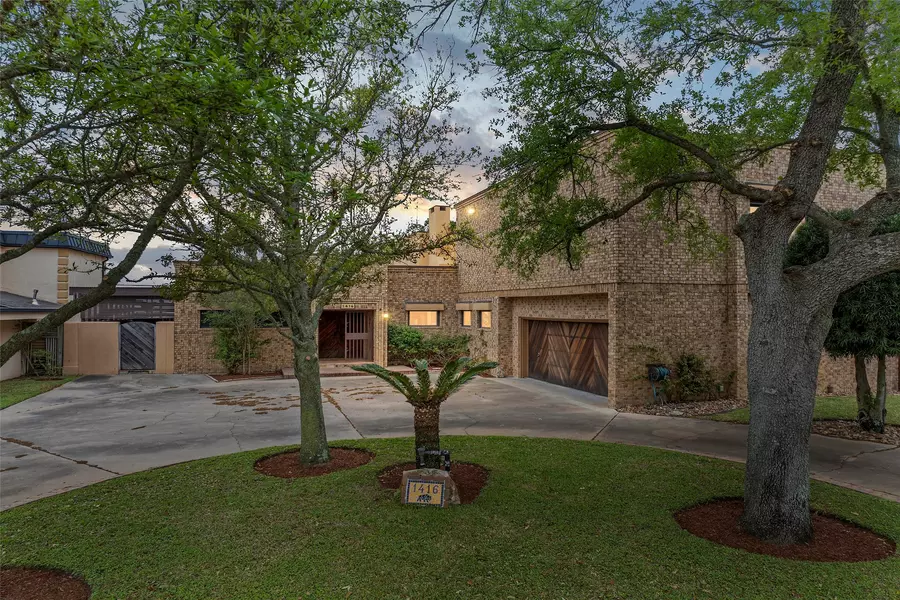 1416 Harbor View DR, Galveston, TX 77550