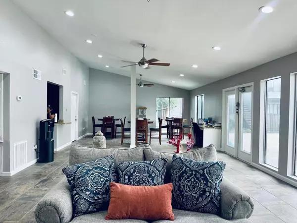 Lake Jackson, TX 77566,420 Garland DR #208