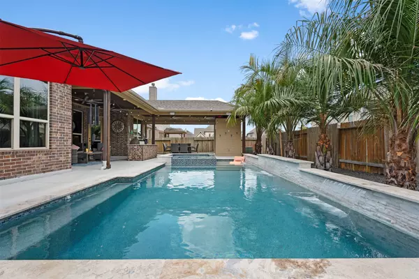 9030 Lacombe LN, Tomball, TX 77375