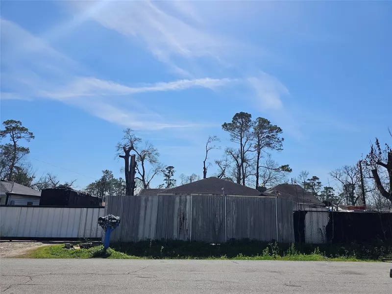 8104 Woodlyn RD, Houston, TX 77028