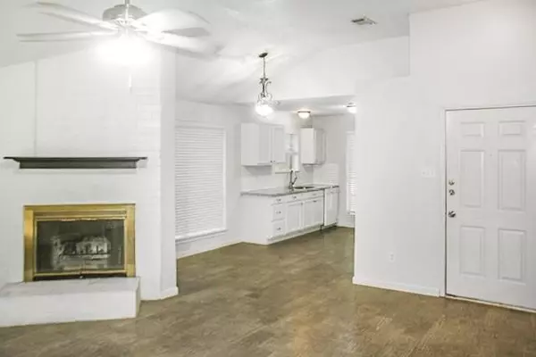 3835 Brookwind DR, La Porte, TX 77571