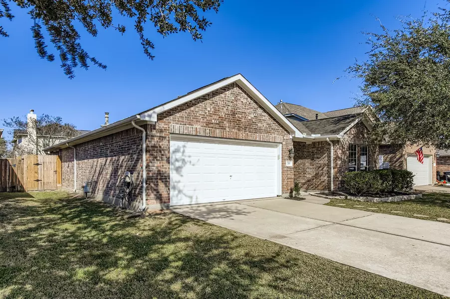 703 Elizabeth ST, Alvin, TX 77511