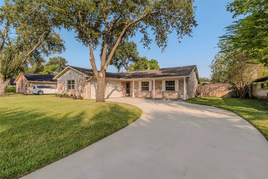 12406 Whittington DR, Houston, TX 77077