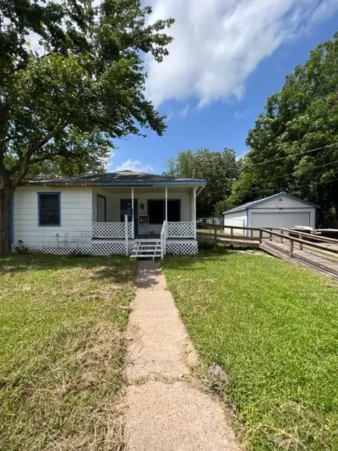 219 E Dumble ST, Alvin, TX 77511