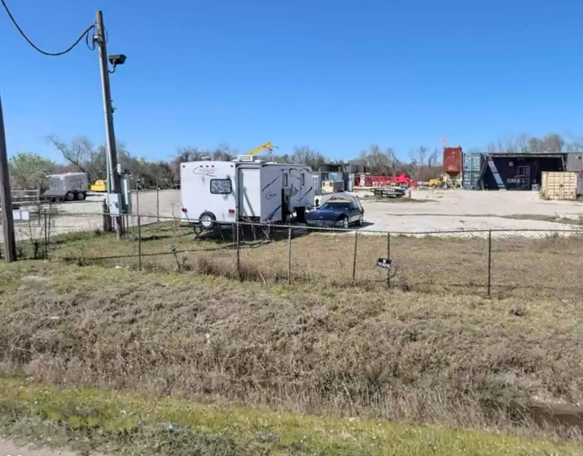 Dickinson, TX 77539,6040 fm 517