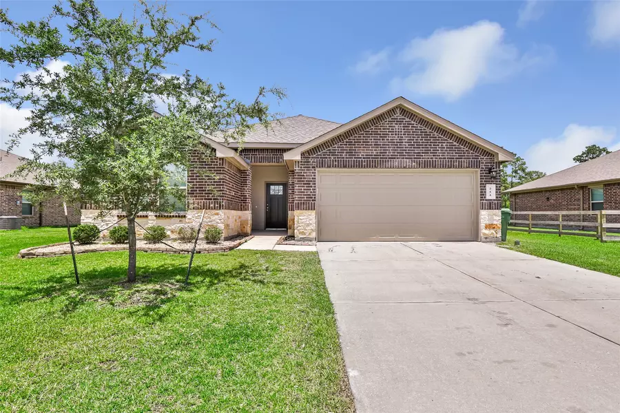 214 Kickapoo DR, Anahuac, TX 77514
