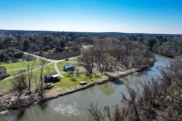 239 Fishermans Trail, Huntsville, TX 77320