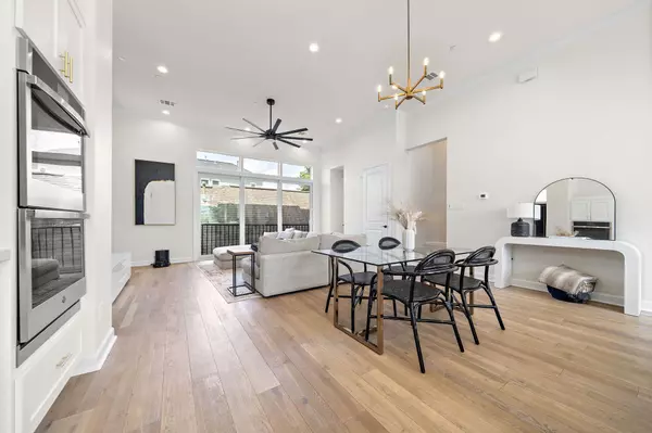 907b W 16th ST, Houston, TX 77008