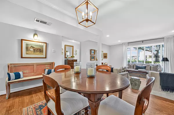 Houston, TX 77024,8932 Chatsworth DR #8932