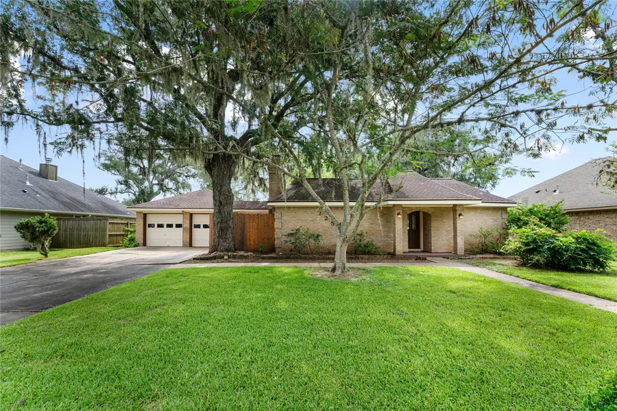 2254 Lake Forrest DR, West Columbia, TX 77486