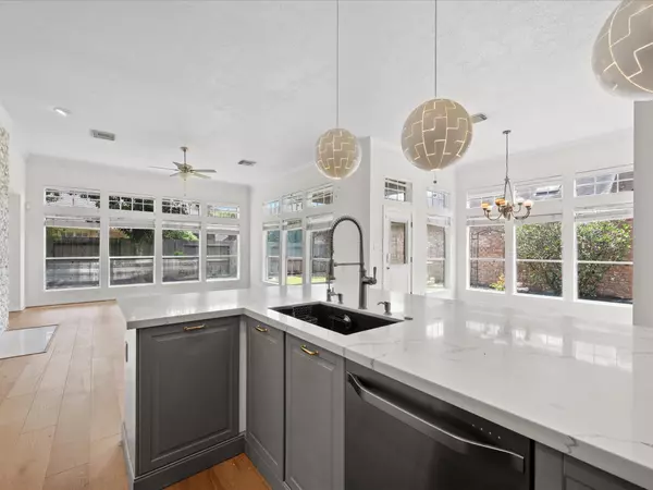 1523 Orchard Park DR, Houston, TX 77077