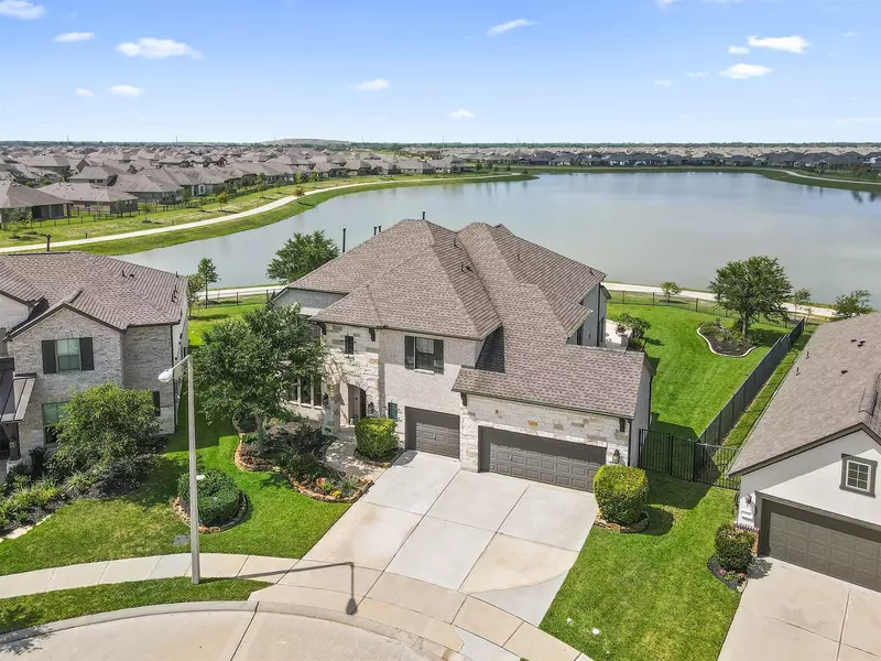 12723 Playa Cove LN, Texas City, TX 77568