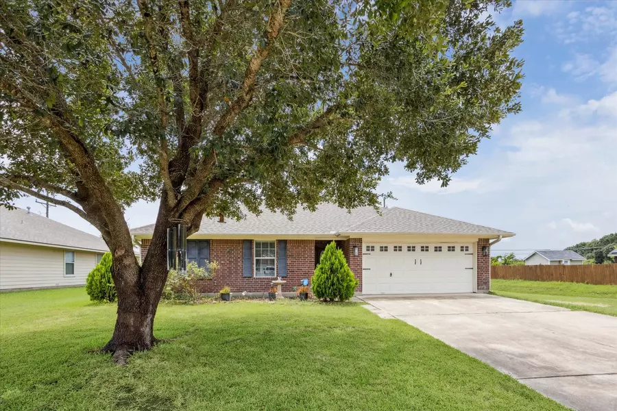 617 Mockingbird ST, Navasota, TX 77868