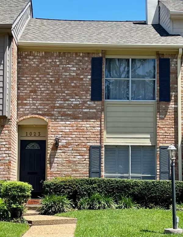 1023 Fountain View DR, Houston, TX 77057