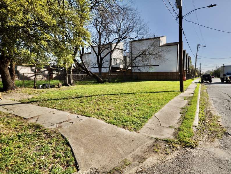 1302 Sydnor ST, Houston, TX 77020