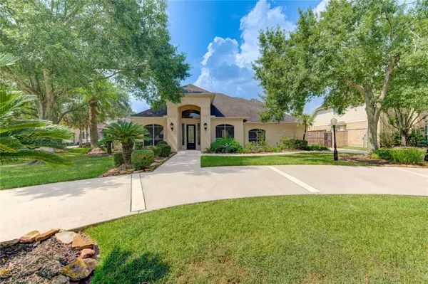 12 Marys Creek LN, Friendswood, TX 77546