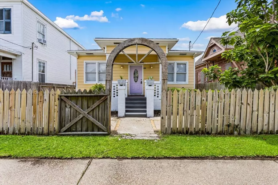 3321 Sealy AVE, Galveston, TX 77550