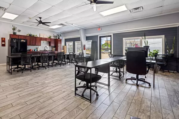 Galveston, TX 77551,902 51st ST