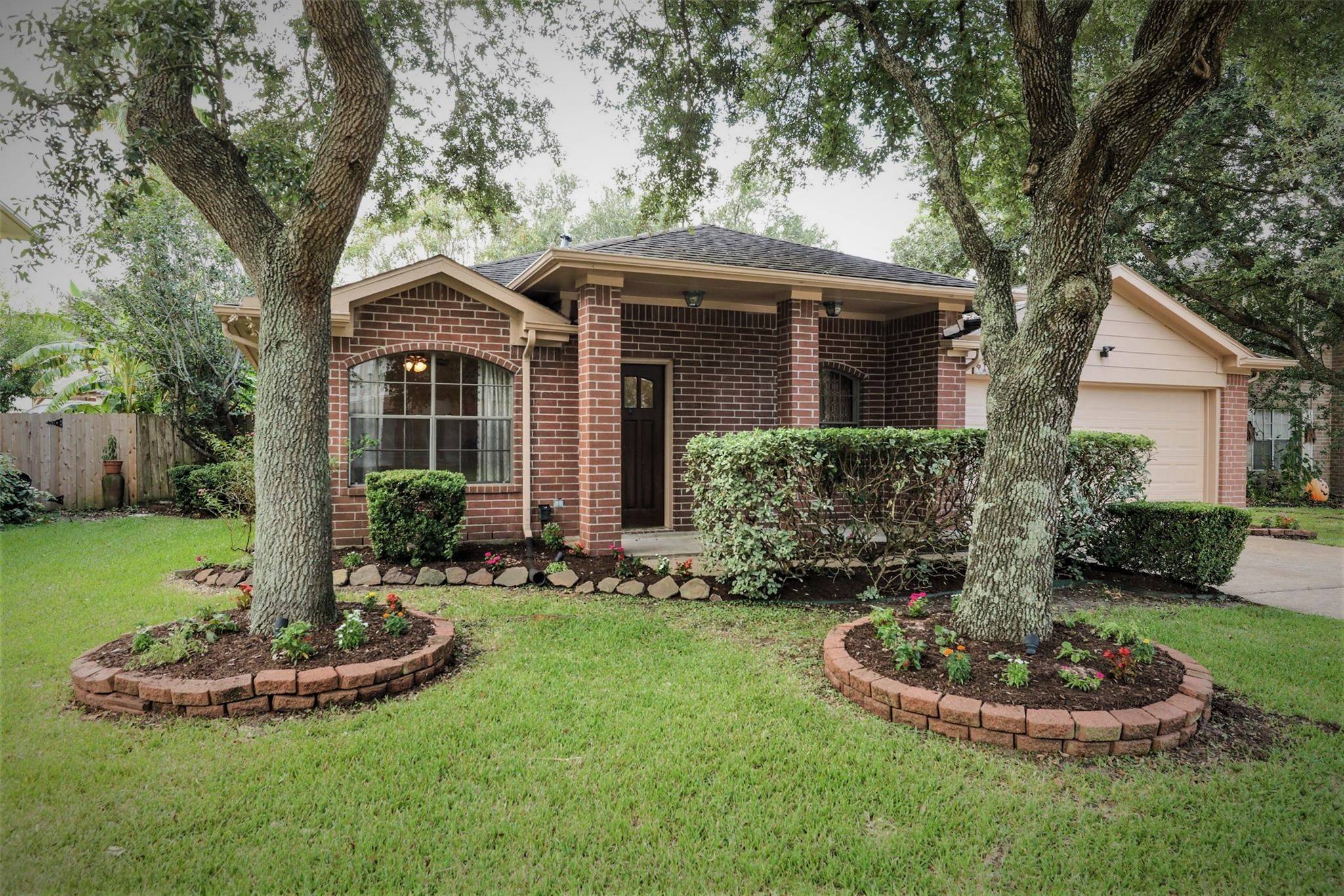 1714 Oak Ridge DR, Kemah, TX 77565