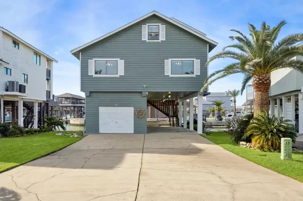 339 Admiral CIR, Tiki Island, TX 77554
