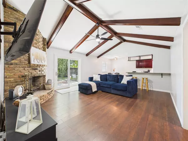 Dickinson, TX 77539,5004 Live Oak DR